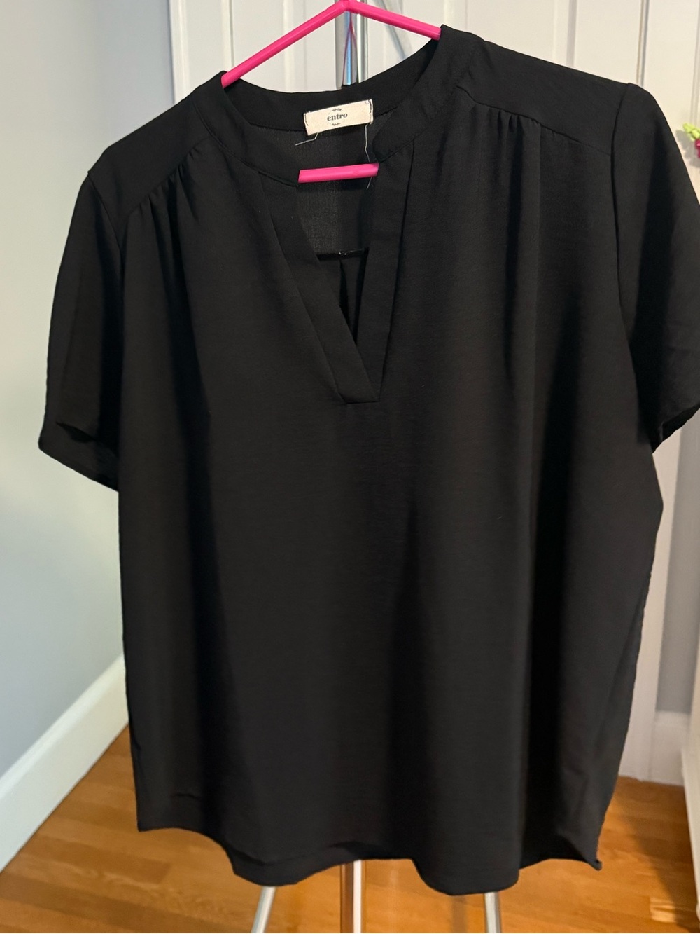entro Black Short Sleeve V-Neck Tunic Blouse